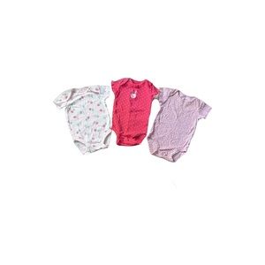 Carter’s 3 pack Onesies. Size 3 Months.